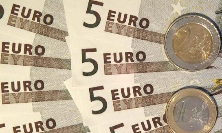 Μείωση ταμειακού ελλείμματος και αύξηση εσόδων