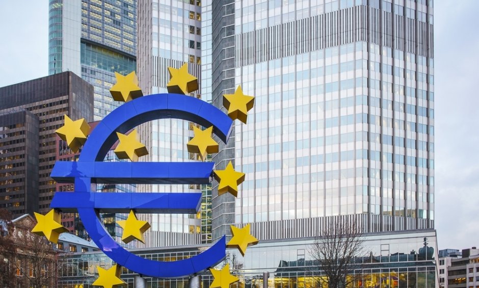 Bloomberg: Μικρή επίδραση στις ελληνικές τράπεζες από την απόφαση της ΕΚΤ