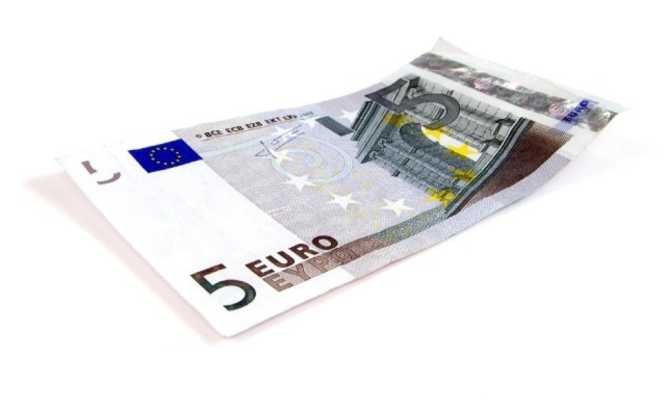 'Υφεση 2,5% για την ελληνική οικονομία 