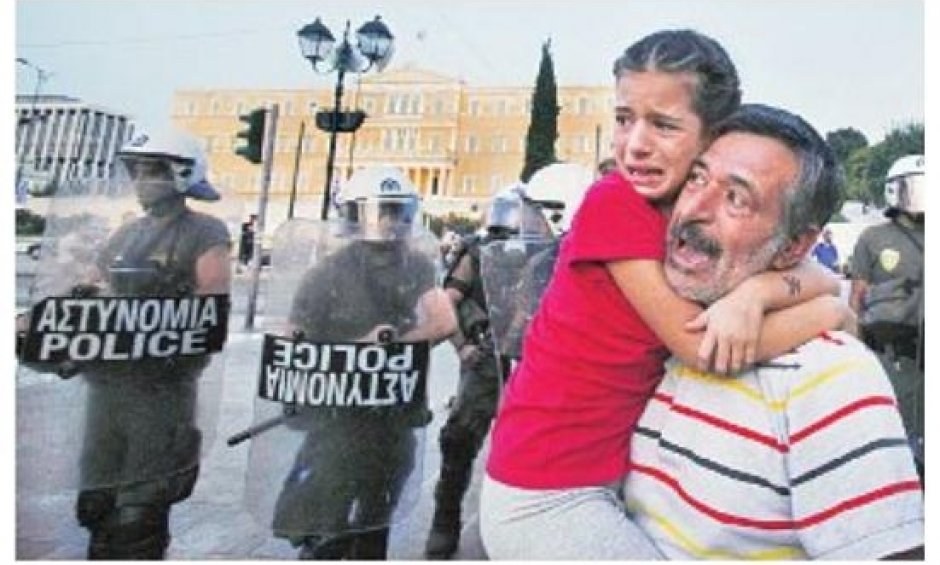 Η Τράπεζα της Ελλάδος, η πλατεία Κλαυθμώνος και οι Παυσανίες ασφαλιστές
