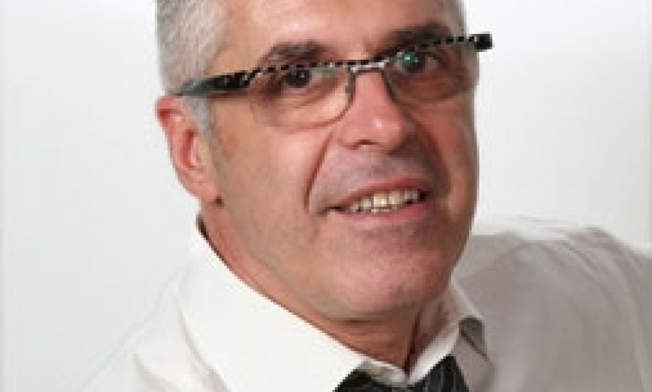 Ένα φορτηγό φορτωμένο με τρύπες