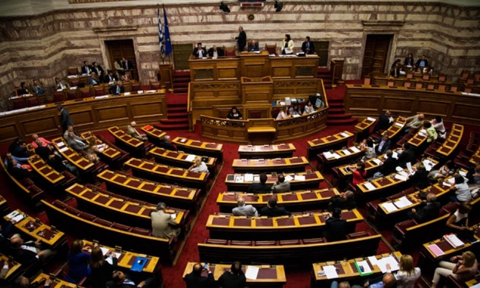 Στη  Βουλή η τροπολογία για τον αναβαλλόμενο φόρο