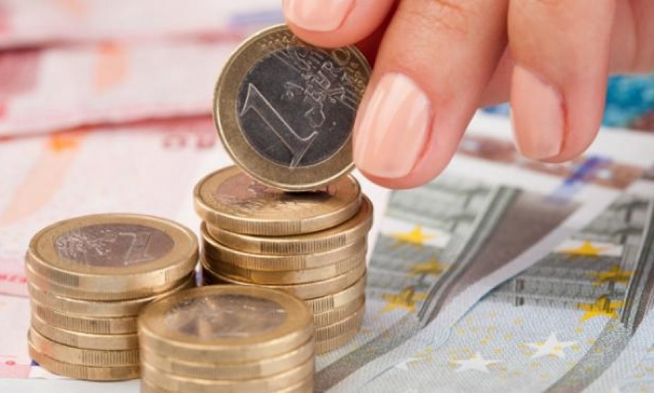 Πτώση των τραπεζικών καταθέσεων για τρίτο συνεχή μήνα