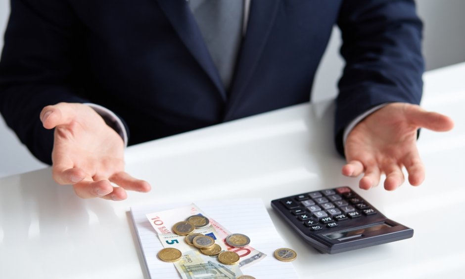 Οι τραπεζοϋπάλληλοι χάνουν την προσυνταξιοδοτική παροχή. Πόσο μειώνεται η σύνταξή τους