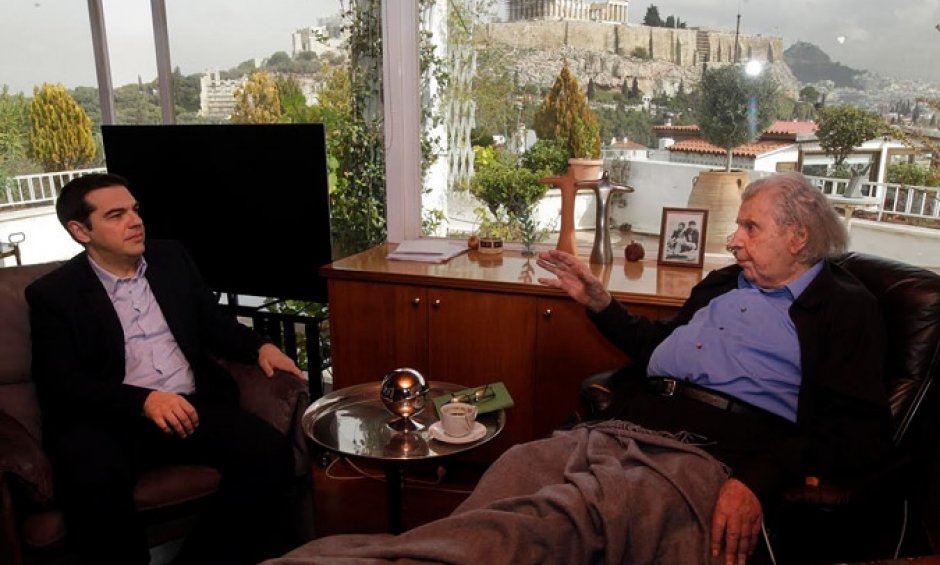 Θεοδωράκης προς Τσίπρα: Εσύ είσαι ο πρωθυπουργός και εκφράζεις τη θέληση του λαού