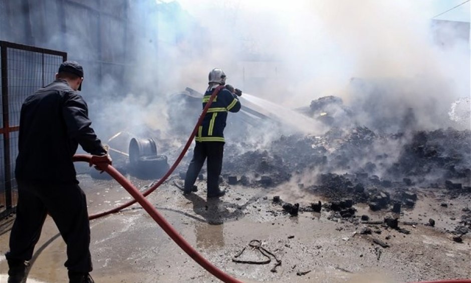 Φωτιά σε βιομηχανία χάρτου στο Μενίδι. Στην Εθνική Ασφαλιστική ασφαλισμένη η επιχείρηση!