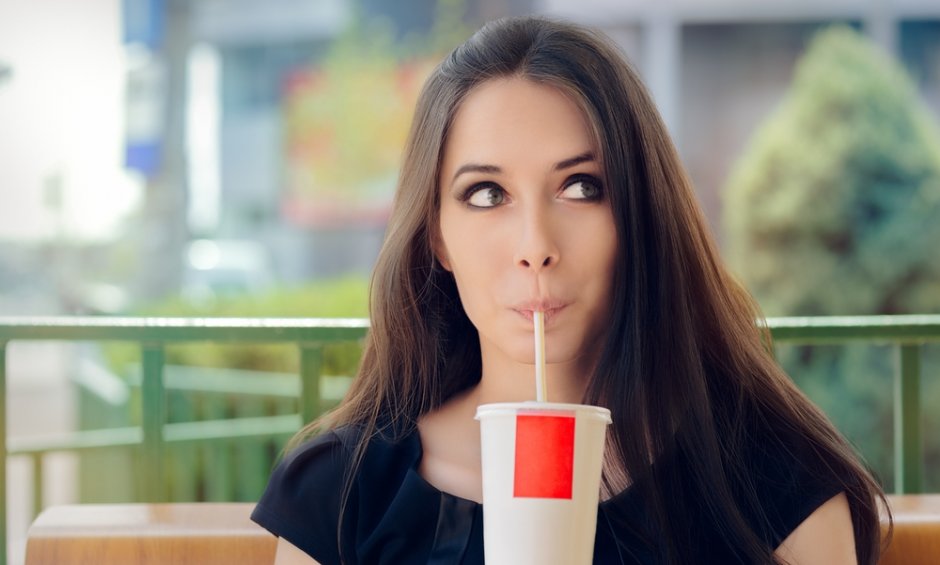 Τα ολιγοθερμιδικά αναψυκτικά συμβάλλουν στην απώλεια βάρους περισσότερο από το νερό