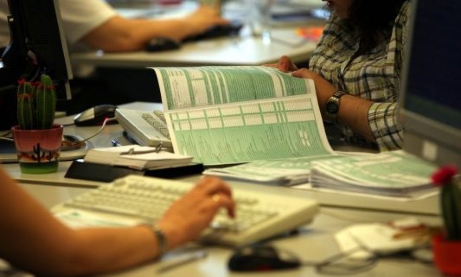 Οδηγίες για την περαίωση. Τι πρέπει να γνωρίζουν οι φορολογούμενοι πριν πάνε στο γκισέ της εφορίας 