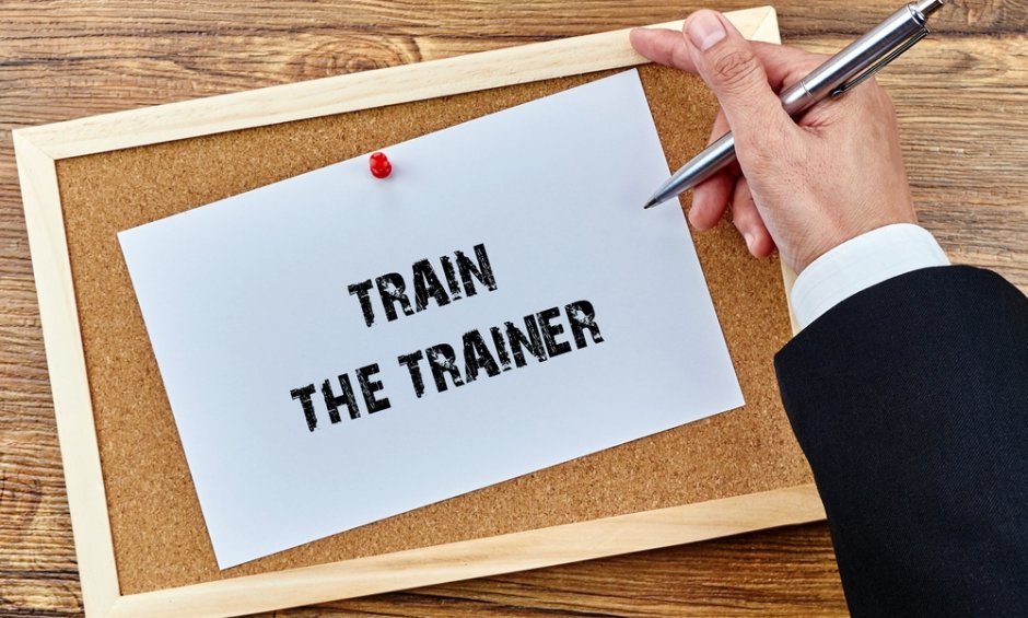 Εκπαιδευτικό Πρόγραμμα "TRAIN THE TRAINER TO TRAIN" από το ΕΙΑΣ