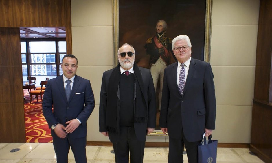 Αποκλειστικό: Επίσκεψη στα Lloyd's πραγματοποιεί ο Κουρουμπλής – Γεύμα του παρέθεσε η Matrix!