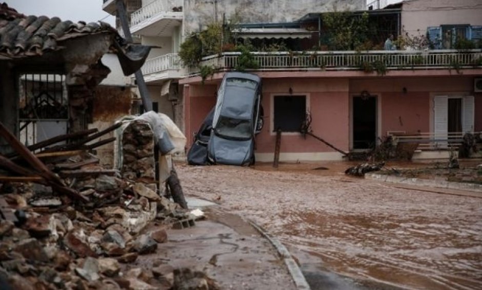 Υγειονομικό κλιμάκιο του ΕΚΠΑ στη Μάνδρα