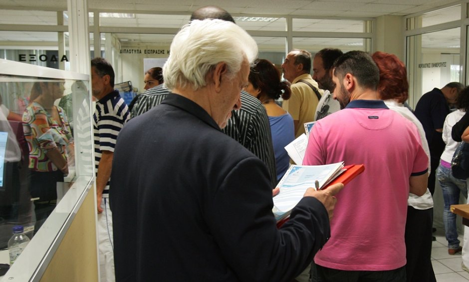 Και μέχρι τις 8 το βράδυ στα γκισέ των τραπεζών η πληρωμή της έκτακτης εισφοράς