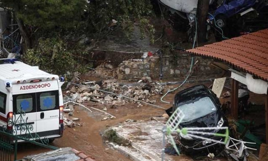 Αυξάνεται ο αριθμός των νεκρών από την κακοκαιρία στη Μάνδρα!