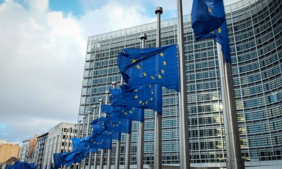 Κομισιόν: Ύφεση έως 4% φέτος – παράθυρο για ελάφρυνση χρέους