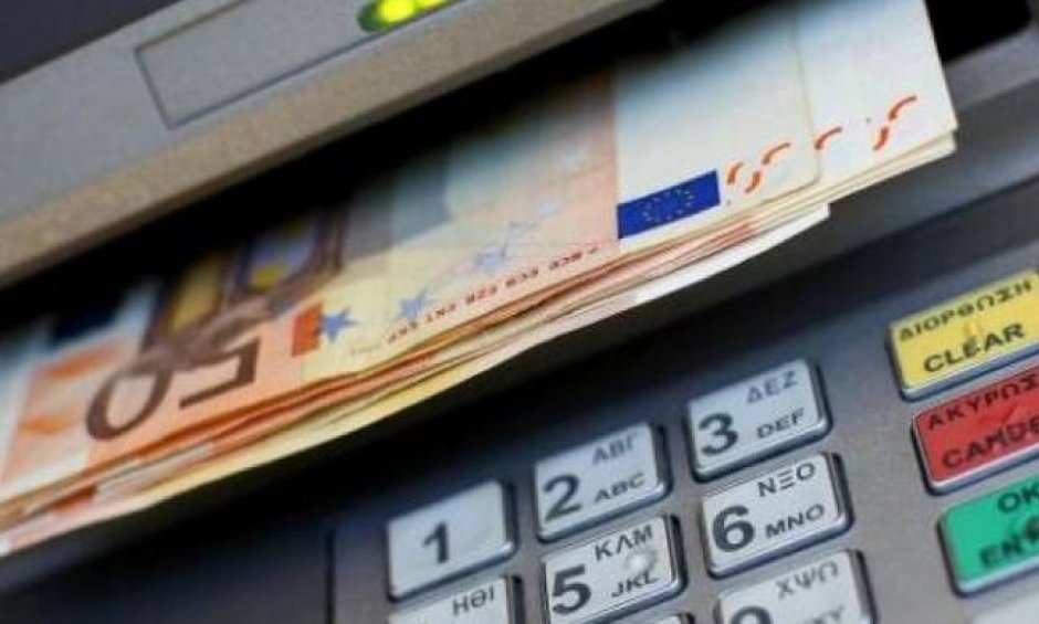 Capital controls: Αυξάνεται το εβδομαδιαίο όριο αναλήψεων