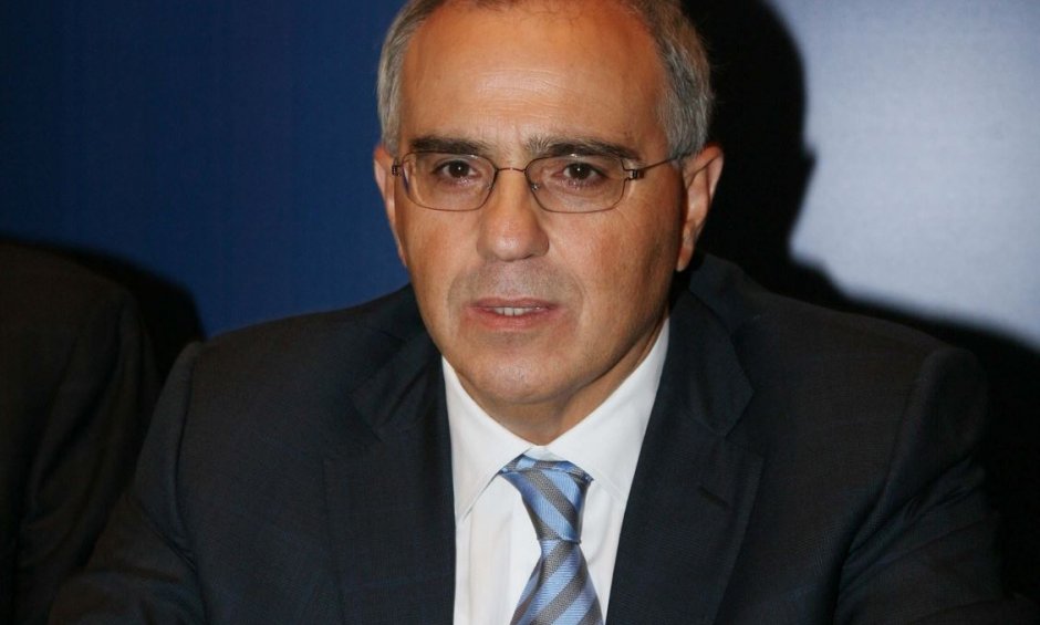 Ο Νικόλαος Καραμούζης εξηγεί πώς μπορεί να πραγματοποιηθεί η άρση των capital controls