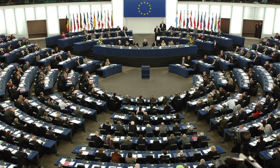 Κάποιοι ευρωβουλευτές βλέπουν διαφορετικά το πρόβλημα των συντάξεων