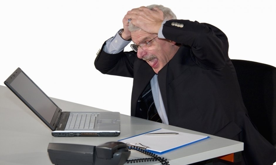 Στο κόκκινο οι εισηγμένες το εξάμηνο. Ζημιές ρεκόρ  4,4 δις