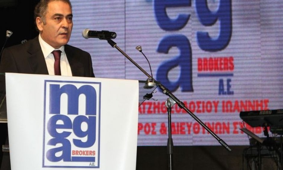 Ο Γιάννης Χατζηθεοδοσίου και οι μεσίτες