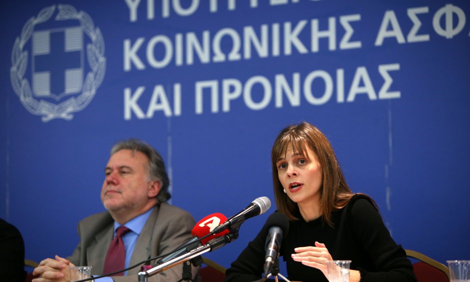 Η 31χρονη Έφη Αχτσιόγλου είναι νέα υπουργός Εργασίας