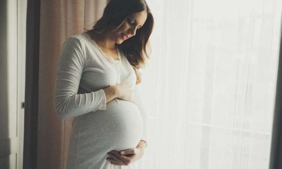 Ηλίας Μόσιαλος: Ο εμβολιασμός για Covid-19 στη διάρκεια της εγκυμοσύνης δεν συσχετίζεται με αυξημένο κίνδυνο