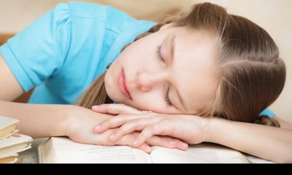    Xειρότερες  οι επιδόσεις  των παιδιών  που κοιμούνται αργά 