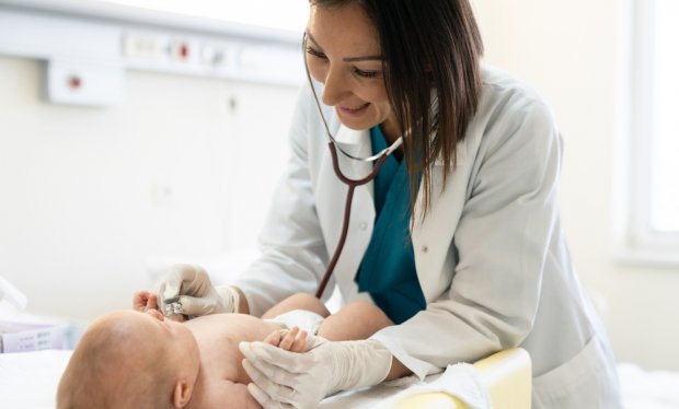 Νέα προγράμματα προληπτικών ελέγχων για σπάνια νοσήματα σε νεογνά και γυναίκες με πόρους του Ταμείου Ανάκαμψης