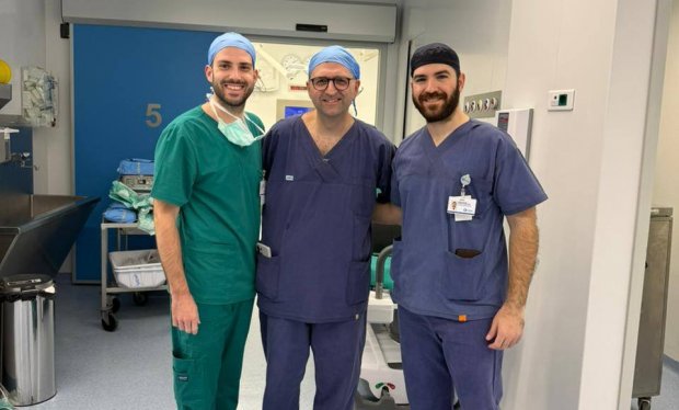 ΥΓΕΙΑ - Πρώτη πλήρως ρομποτική επέμβαση bTME στην Ελλάδα για προχωρημένο καρκίνο πυέλου