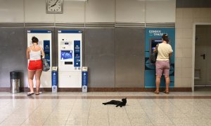 Ο Μπλάκυ δροσίζεται στο Μετρό των Σεπολίων