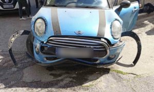 Πειραιάς: Τρελή πορεία οδηγού - Προκάλεσε ζημιές σε 6 ΙΧ