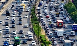 Κίνηση: «Μπλοκαρισμένοι» οι δρόμοι – Μεγάλες καθυστερήσεις έως 20 λεπτά στον Κηφισό