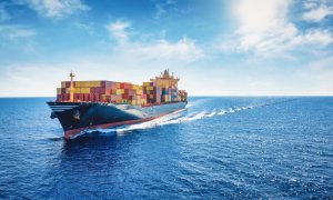 Πλοία και φορτία σε ζώνη σύγκρουσης: Μέχρι πού φτάνει η ασφαλιστική κάλυψη πλοίων και φορτίων που διέρχονται από τα Στενά του Ορμούζ;