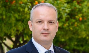 Νικόλαος Κόκκινος: Μεσίτες - Είμαστε για τα δύσκολα