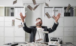 Πόσα λεφτά πρέπει να κερδίζει στην πενταετία ο Ασφαλιστικός Διαμεσολαβητής;
