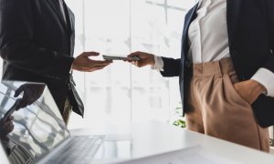 Σε δημόσια διαβούλευση το σχέδιο νόμου για την ισότητα αμοιβής μεταξύ ανδρών και γυναικών για όμοια ή για ίσης αξίας εργασία