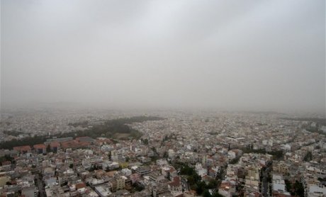 Καθηγητής Μπεχράκης: Δεν είναι τοξικό το νέφος που έχει καλύψει την Αθήνα. Πότε θα υποχωρήσει;