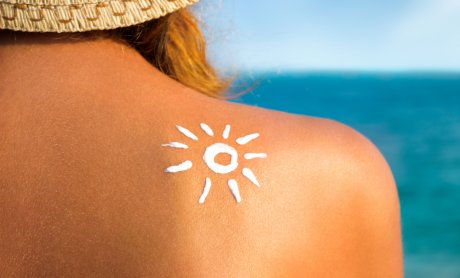 Ήλιος: πότε γίνεται εχθρός για το δέρμα μας;
