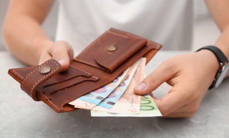 Κοινωνικό Μέρισμα: Από 500 έως 1.000 ευρώ σε 200.000 νοικοκυριά