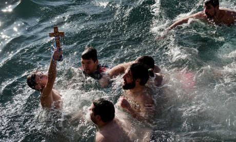 Σήμερα τα Φώτα κι ο φωτισμός... Ακούστε παραδοσιακά κάλαντα Φώτων!