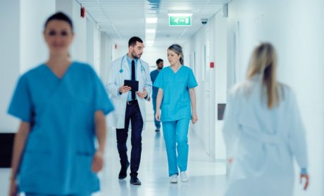 Κορονοϊός: Ανάκληση αδειών για όλους τους εργαζομένους στις υπηρεσίες Υγείας