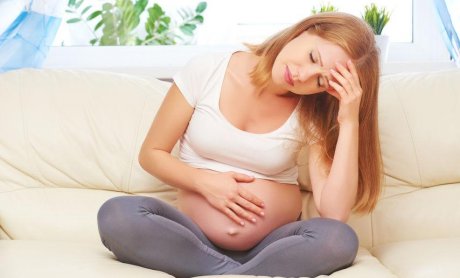 Ο γυναικολόγος Δηµήτρης Μπιλάλης (ΛΗΤΩ/ΑΚΕΣΩ) μας ενημερώνει αν ο κορωναϊός επηρεάζει την εγκυμοσύνη και το θηλασμό