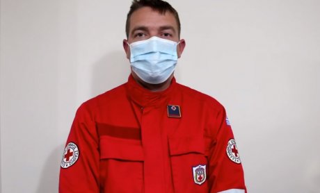 Ο Ελληνικός Ερυθρός Σταυρός εξηγεί πώς να φοράμε σωστά τις μάσκες (video)