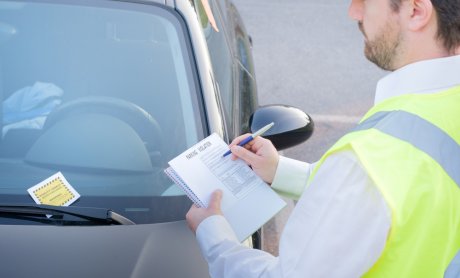 Πού επιτρέπεται και πού απαγορεύεται η στάθμευση ενός αυτοκινήτου;