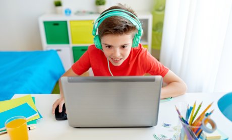Πόσοι γονείς γνωρίζουν τι κάνουν τα παιδιά τους στο διαδίκτυο;