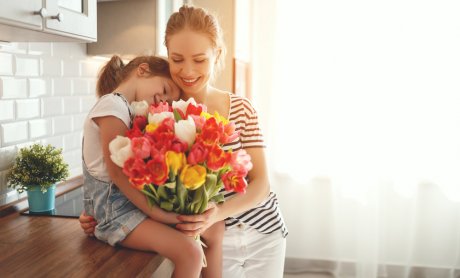 Τα μηνύματα των ασφαλιστικών για την Γιορτή της Μητέρας