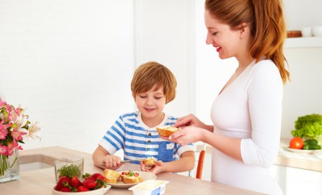 Πώς μπορώ να πείσω το παιδί μου να φάει ένα υγιεινό, αλλά «δύσκολο» τρόφιμο;