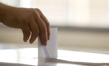 Συναγερμός στα επιτελεία Νέας Δημοκρατίας και Σύριζα για τις δημοσκοπήσεις. Σε τροχιά ανόδου το Κινάλ 