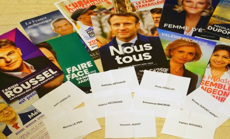 Ώρα αφύπνισης για το δημοκρατικό κόσμο στη Γαλλία, μάχη για την επικράτηση Μακρόν στο δεύτερο γύρο