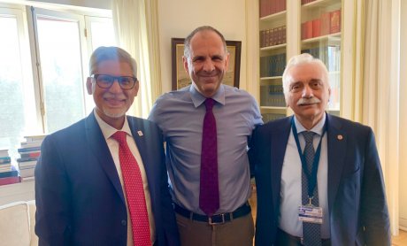 Συνάντηση του Υπουργού Επικρατείας με τον Γενικό Γραμματέα της ΔΟΕΣ και τον Πρόεδρο του Ελληνικού Ερυθρού Σταυρού 