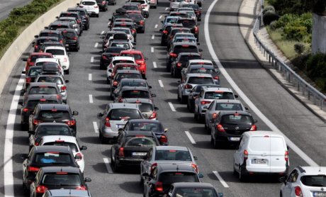 Συγκρούστηκαν τρία οχήματα στο Ελληνικό 